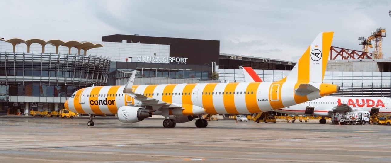 Flugzeug von Condor in Wien: Hier brummt das Geschäft.