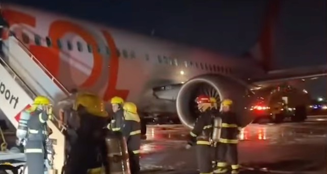 Flugzeug nach der Kollision: An Bord wurde niemand verletzt.