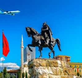 Tirana, Flugzeug von Air Transat (Montage): Bald Realität