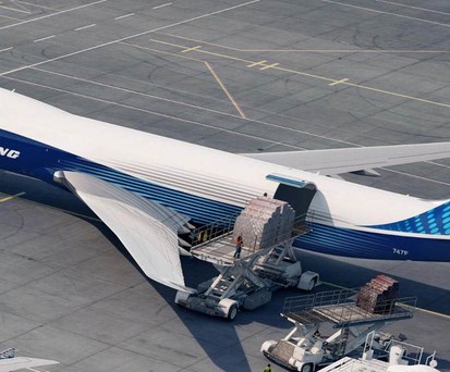 Boeing 747-8 F ohne Triebwerk: Boeing veröffentliche versehentlich diese Werbegrafik.