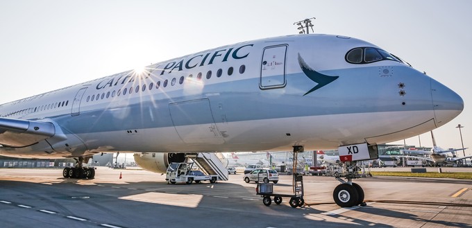 Der A350-1000 kann gegenüber dem kleineren A350-900 54 zusätzliche Passagiere aufnehmen.