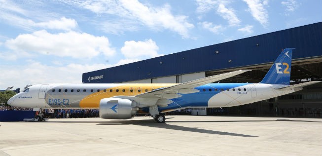 Die Brasilianer feierten auch mehr Erfolge. Ein noch nicht genannter Kunde orderte zehn Embraer E195-E2 fest und sicherte sich eine Option auf zehn weitere Exemplare. Ein anderer noch anonymer Kunde unterzeichnete eine Absichtserklärung für 20 E190-E2.