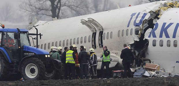 Bilder der Unfallstelle: Der Jet zerbrach beim Aufprall in zwei Teile.