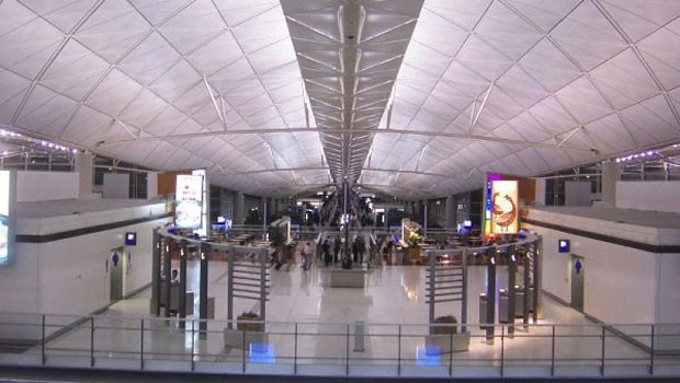 Platz zwei: Hong Kong International Airport. Das größte 4-D-Kino Asiens, 24 Stunden Essen und Trinken, sogar ein Golfplatz ist in der Nähe.