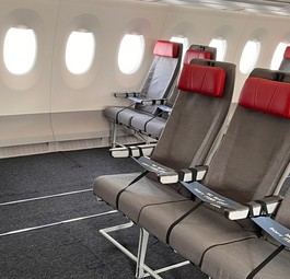 Vorderster Teil der Kabine eines Airbus A350 von Iberia: Ziemlich improvisiert.