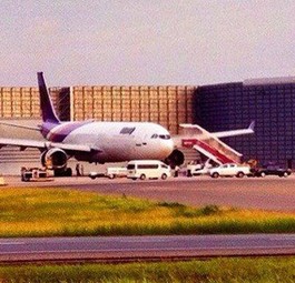 Der verunglückte Airbus A330 von Thai Airways: Die Maschine ist weg von der Piste.