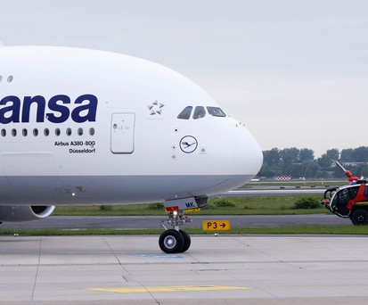 Lufthansas Airbus A380 mit dem Kennzeichen D-AIMK bei seiner Taufe auf den Namen Düsseldorf im Jahr 2014: Hebt bald wieder ab.