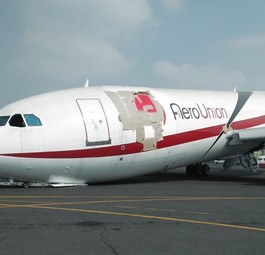 Beschädigter Airbus A300: Es geschah beim Schleppen.