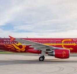 Der neue Fußball-A320 von Brussels Airlines: Dreizack und flammender Ball.