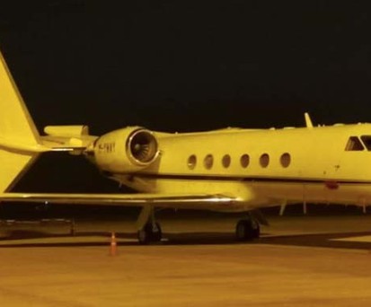 Beschädigte Gulfstream IV: Rollender A330 riss das gesamte Seiten- und Höhenleitwerk des parkenden Geschäftsfliegers ab.