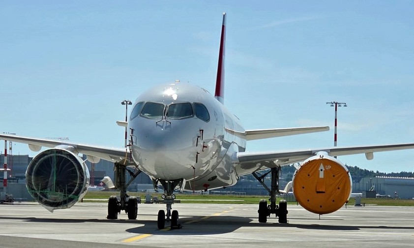 Geparktes Flugzeug ohne Triebwerke: Die Motorenprobleme belasten die Airlines.