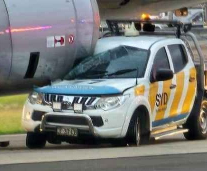 Ein Sicherheitsfahrzeug steckt in einem Triebwerk eines A320 fest: Der Fahrer wurde leicht verletzt.