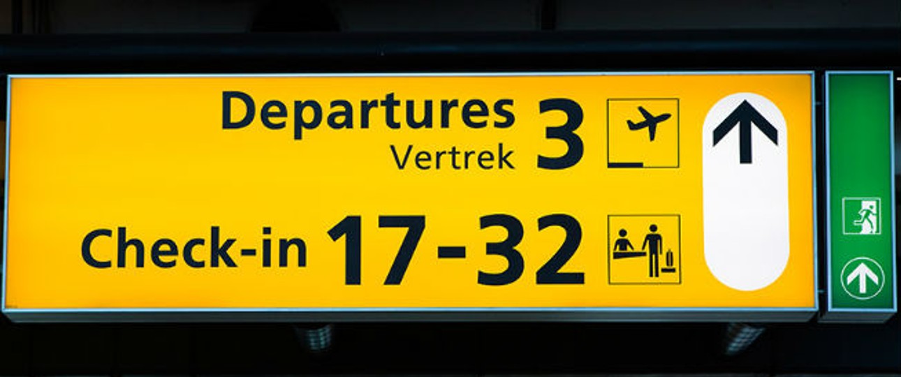 Schilder in Amsterdam Schiphol: Es kommt weiterhin zu Verzögerungen.