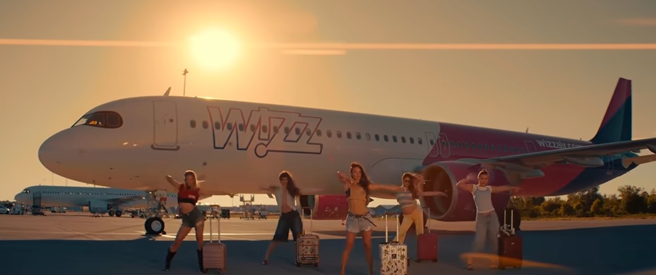 INNA und Wizz Air: Das Video zu Wizz Away wurde am Flughafen Bukarest gedreht.