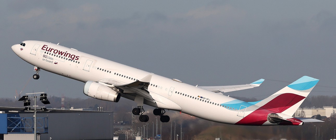 Brussels OO-SFJ bei start am Flughafen Brüssel: Der Airbus A330 trägt weiter die Bemalung von Eurowings.