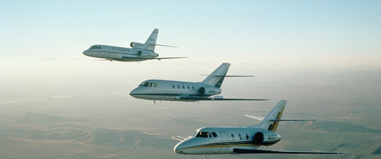 Drei Generationen der Falcon-Serie: Hinten eine Falcon 50, in der Mitte fliegt eine Falcon 200 und vorne im Bild ist eine Falcon 10.

&nbsp;

&nbsp;