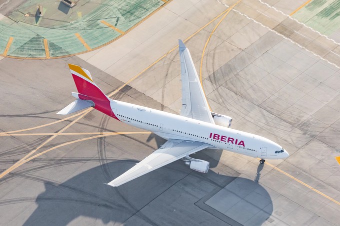 Iberia: Barcelona – Santiago de Chile - 11.140 km