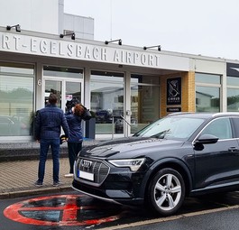 Chauffeur inklusive: Lygg befördert seine Passagiere von Tür zu Tür.