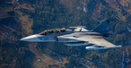 Saab Gripen mIt Arexis-EAJP. Die Abkürzung steht für Electronic Attack Jammer Pod.