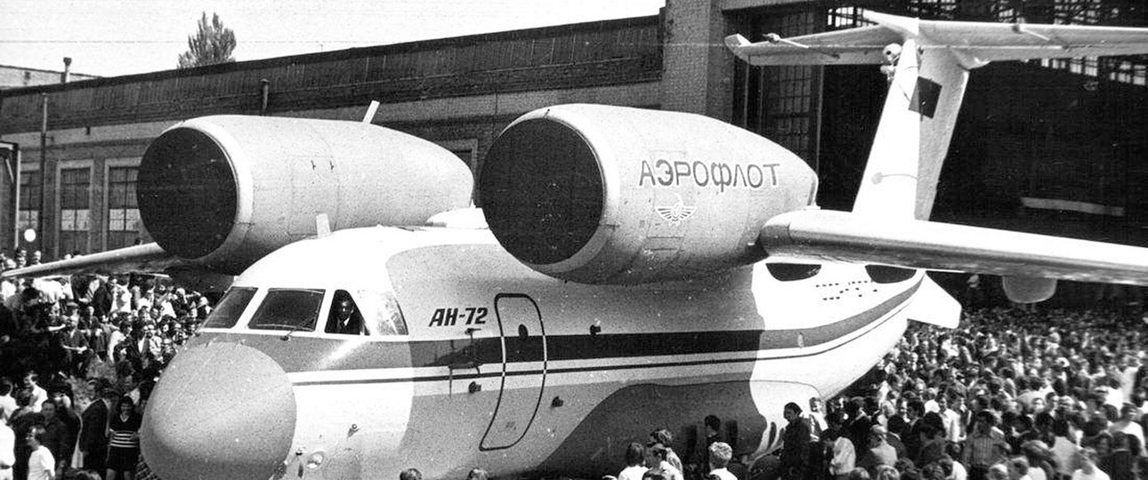 Rollout der Antonov An-72: Die Ilyushin Il-212 ähnelt ihr.
