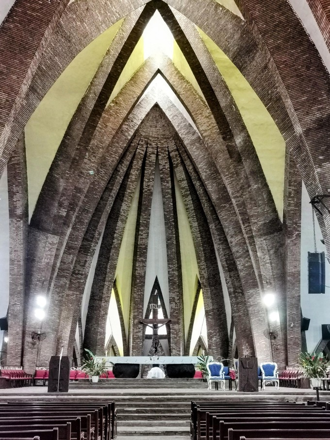 Das Innere der Kathedrale Sainte Anne