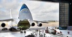 Die Entwicklung der Antonov An-124 begann in den Siebzigerjahren. Ursprünglich ging es darum, einen großen Transporter für die sowjetische Armee zu bauen.