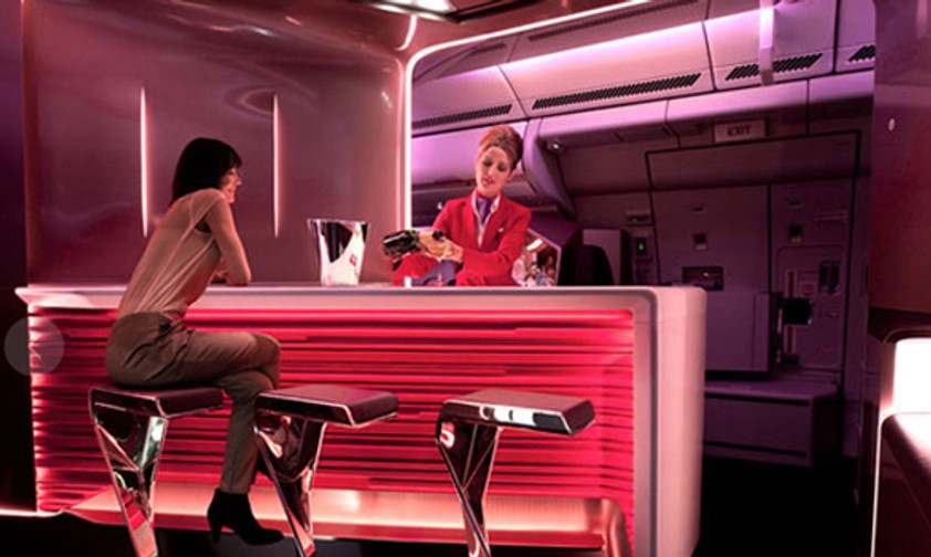 Platz 10: Die Bar. Virgin Atlantic führte diese zumindest schon in der Premium-Klasse Upper Class ein.