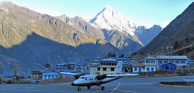 Deshalb ist sie bis heute beliebt, oft auch in Entwicklungsländern. So wird die Twin Otter etwa in Nepal sehr oft für Flüge in Himalaya-Täler eingesetzt. Sie fliegt aber auch in Alaska und in Kanadas Norden oder in abgelegenen Orten Norwegens.