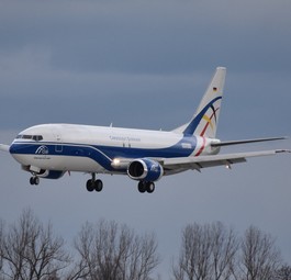 Die Boeing 737-400 F mit der Seriennummer 28867 landet in Leipzig.