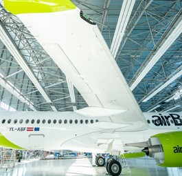 Air Baltic will bis Ende 2023 in allen Maschinen kostenloses Highspeed-Wifi einführen. Die Letten setzen auf Elon Musks Starlink.