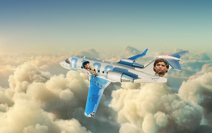 Der Jet soll eine Ehrerbietung an die Fußballlegende sein.