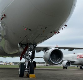 Geparkte Jets von Swiss in Dübendorf: Zurück an die Basis.