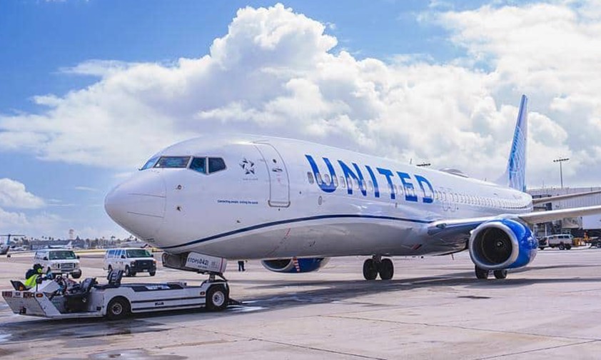 Boeing 737 von United Airlines: Solch ein Flugzeug entging nur knapp einer Kollision. 
