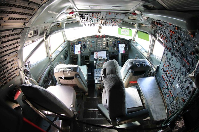 Das Cockpit der Boeing 727...