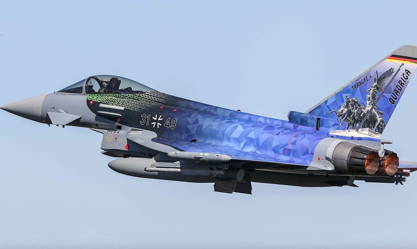 Eurofighter EF- 2000 mit der offiziellen Folierung zur Tranche 4 