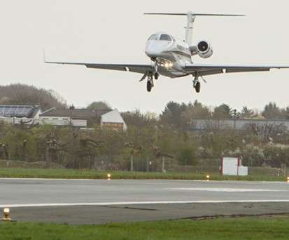 Phenom-300 in Bremen: Das neue System soll bei schlechtem Wetter helfen.