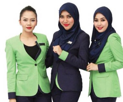 Crew von Rayani Air: Islamische Kleidung.