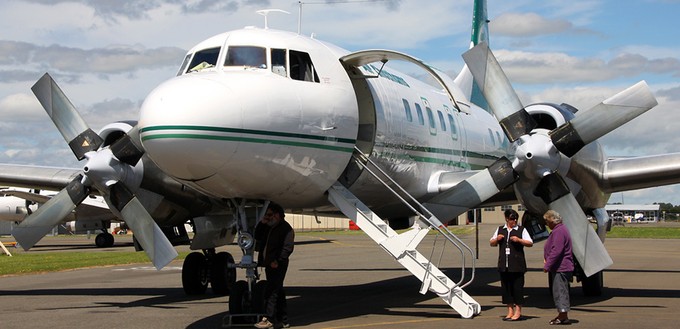 The Convair 580 reaches up to 520 km/h (323 mph) and has a maximum altitude of 25.000 ft, or 7620 metres.