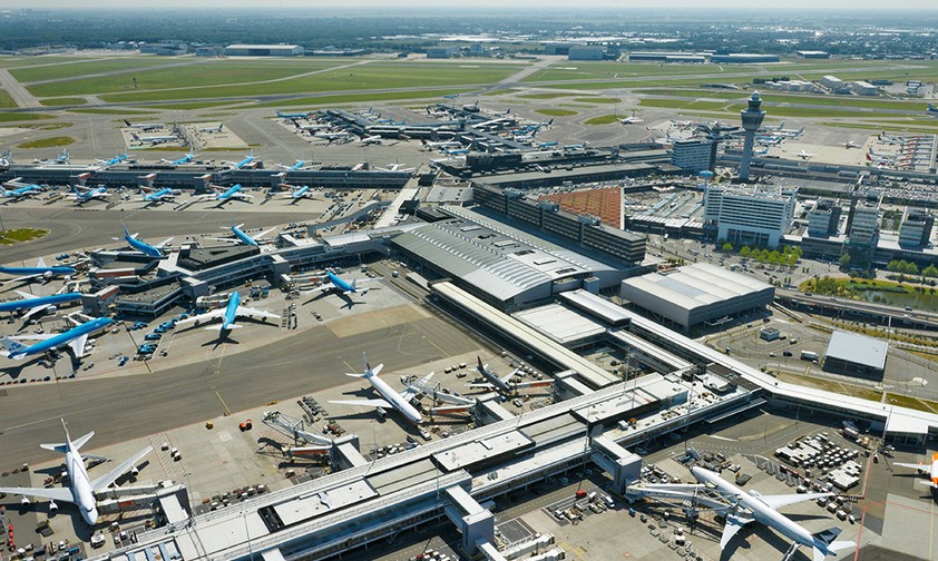 Der Flughfen Schiphol: Der Airport will im großen Stil Gras verkaufen, das hilft dem Flughafen, seine Ziele einzuhalten.