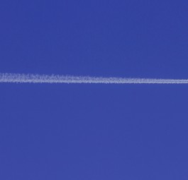 Flugzeug am Himmel: Über em Atlantik rekordschnell unterwegs.