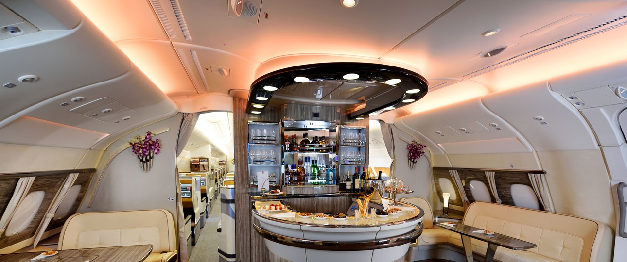 Ein Blick auf die legendäre Bar im A380 der Golfairline.