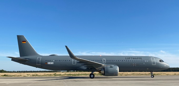 Der Airbus A321 LR für die Bundeswehr bei der Ankunft in Berlin.