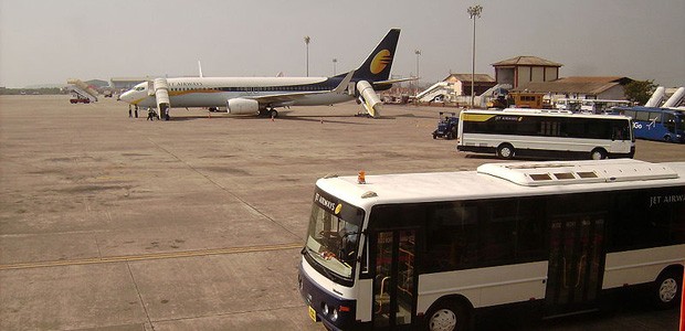 Flieger von Jet Airways: Airlines sollen billiger auch an abgelegene Ziele kommen.