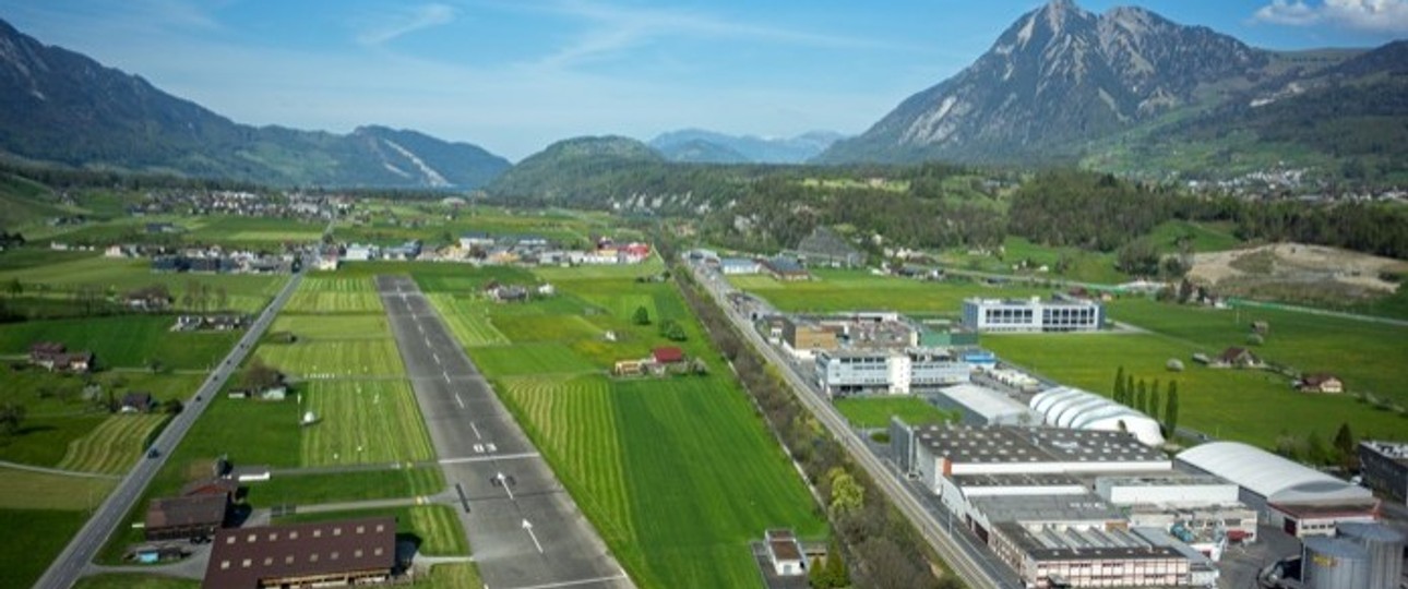 Flugplatz Kägiswil aus der Luft: Die Schweizer Luftrettung will an den Standort.