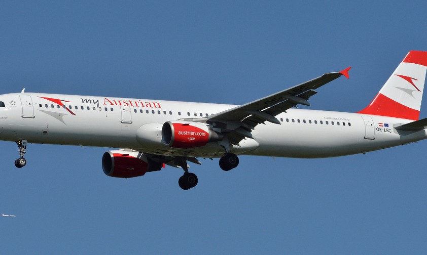 OE-LBC: Flog die deutschen Kicker nach Skopje.