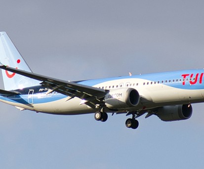Die Boeing 737 Max 8 mit dem Kennzeichen PH-TFP beim Anflug RWY11 auf Wien ...
