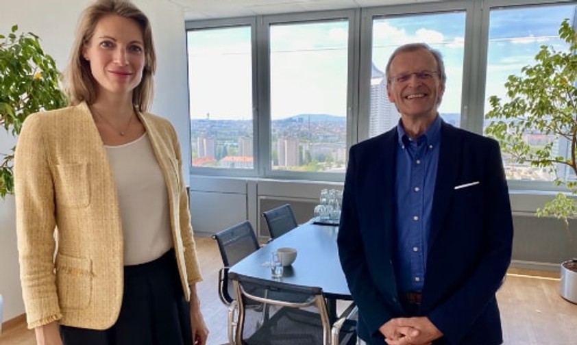 Valerie Hackl mit dem Autor Michael Csoklich.