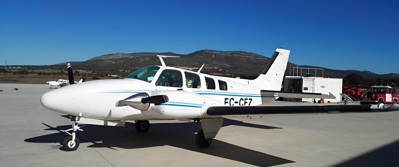 Beechcraft 58 Baron von Euroairlines: Mitte zum Zweck.