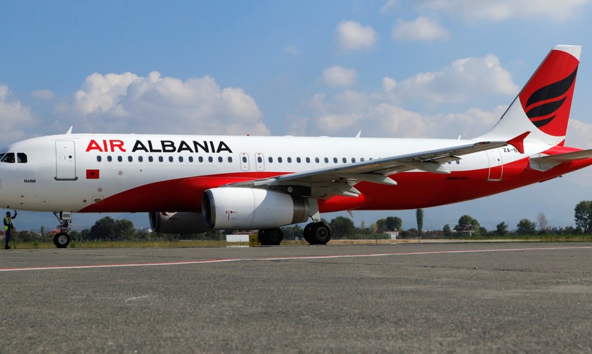 Ein Airbus A320 von Air Albania (Archivbild): Die Fluglinie nutzt bald auch eine Boeing 737.