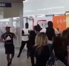 Prügelnde Rapper lähmen Pariser Flughafen